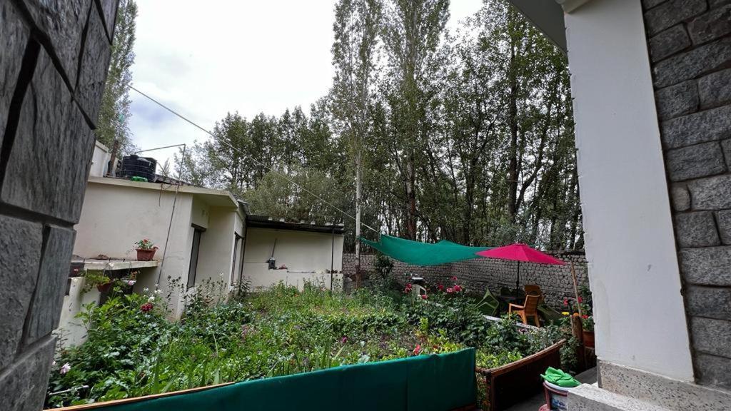 Hidden Leaf Homestay Лех Екстериор снимка