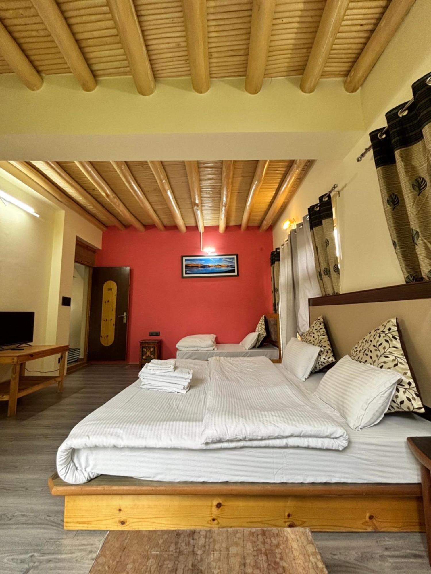Hidden Leaf Homestay Лех Екстериор снимка